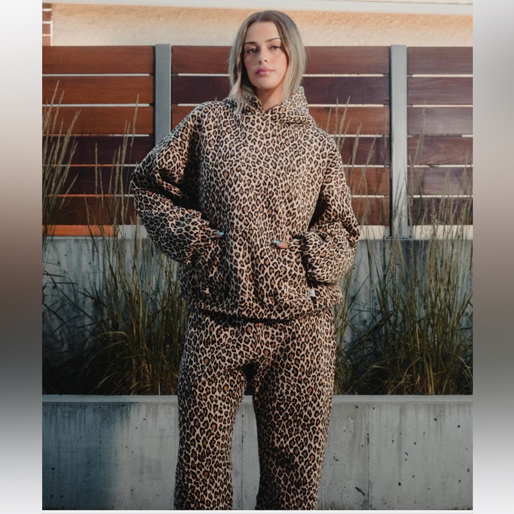 Women's AKIMBO CLUB Leopard Print Pullover Hoodie-Small